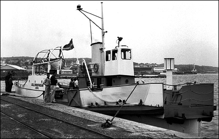 Gullmarsfrjan precis ankommen till Lysekil 1961-04