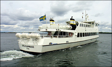 Ut Express vid Nttar brygga 2004-07-14