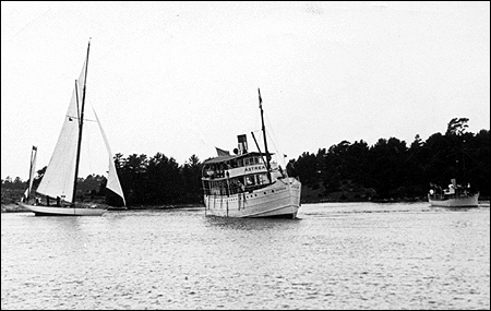 Astrea hjlper den grundsttta segelbten Mariska vid Stendrren 1932-07