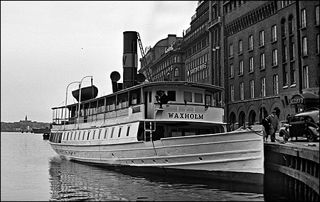 Waxholm vid Nybrokajen, Stockholm 1950
