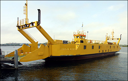 Asp� II av Karlskrona i f�rjel�get i Karlskrona 2004-07-19