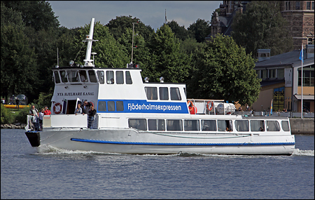 Nya Hjelmare Kanal p� Ladug�rdslandsviken, Stockholm 2010-08-20