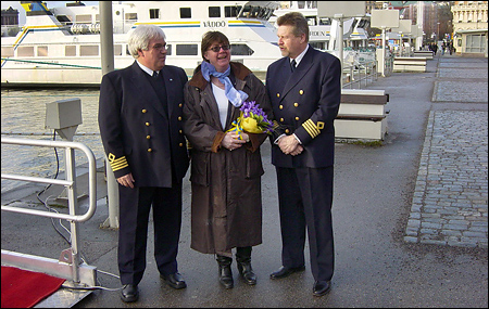 Gudmor Pia Södergren, boende på Sandhamn samt fartygets två befälhavare.