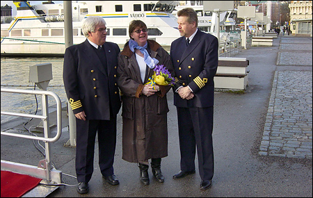 Gudmor Pia Sdergren, boende p Sandhamn samt fartygets tv beflhavare.