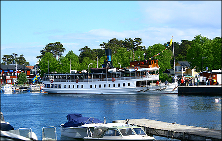 Sandhamns Express i Sandhamn, ankom kl. 15.20.