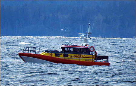 Rescue MinLouis frn SSRS Holmsund ansluter kl. 20.33.