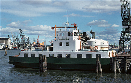 Dan Brostr�m vid Hakets f�rjel�ge, G�teborg 1977-09-10