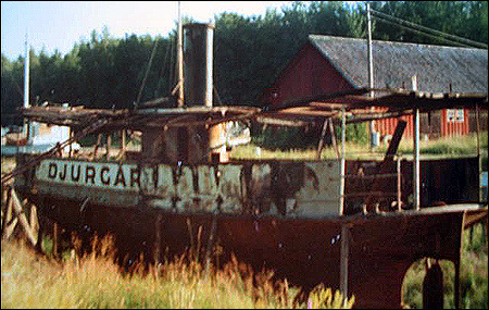 Djurgården 1, nyligen brunnen, i Hjelmare Docka, Arboga 1978-07