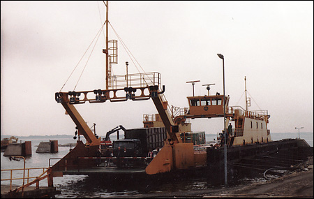 Färja 61/303 vid Lilla Varholmen, Göteborg 1981-06-04