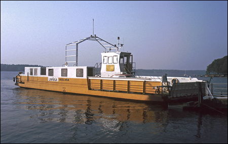 Färja 62/285 vid Bolmsö färjeläge 1986