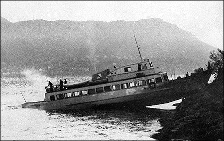 Fjordbussto grundst�tt vid Frekhaug 1946-12-19