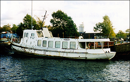 Hilda vid Gullbergskajen, Gteborg 2002-09-28