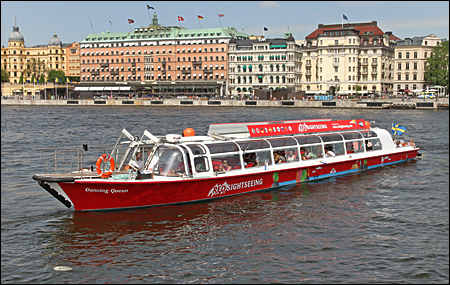 Dancing Queen vid Gustaf III:s staty, Stockholm 2014-05-25