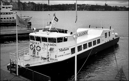 Madam af Gotska Sand�n vid Slussen, Stockholm 1999-01-05