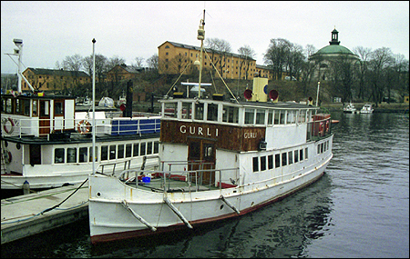 Gurli vid Skeppsholmsbron, Stockholm 2000