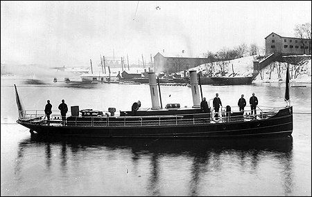 Phoenix vid Skeppsholmsbron, Stockholm