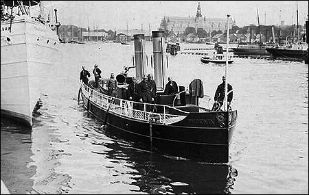 Phoenix vid Skeppsholmsbron, Stockholm