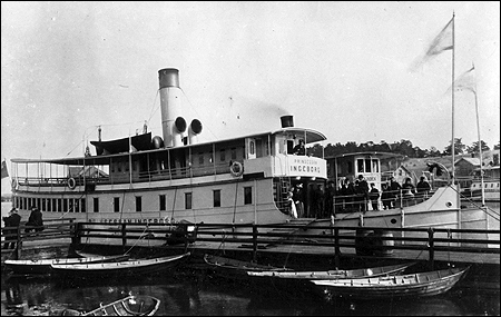 Prinsessan Ingeborg och Najaden i Sandhamn ca. 1900