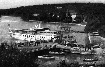Str�ngn�s Express vid Str�ngn�s �ngb�tsbrygga