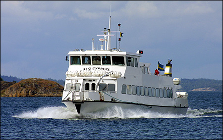 Ut� Express vid N�ttar� brygga 2004-07-14